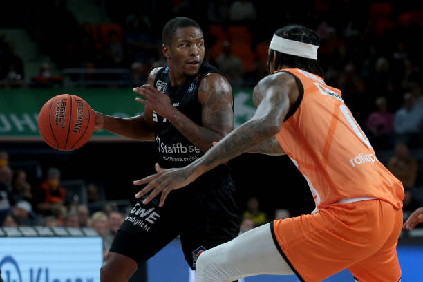 在进攻端多 在进攻端多